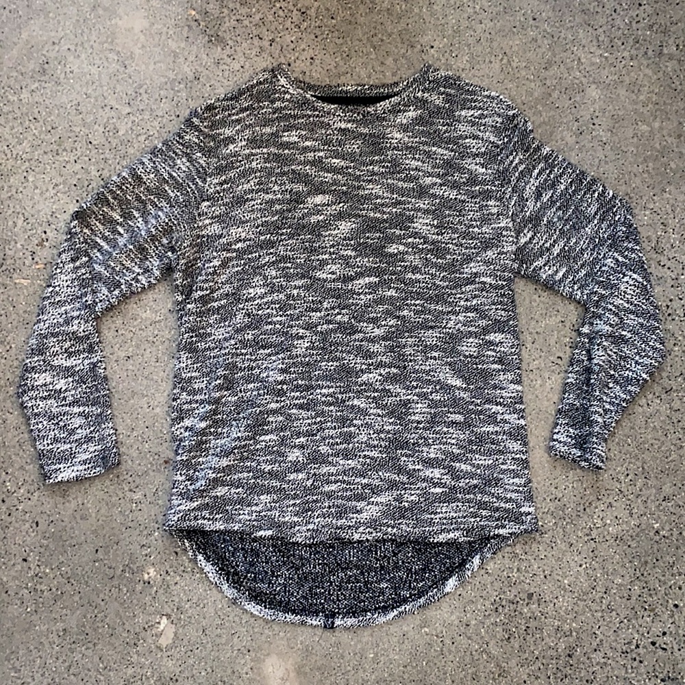 Kuwalla Long Sleeve Polyester shirt in Size Medium. Color is black and white.